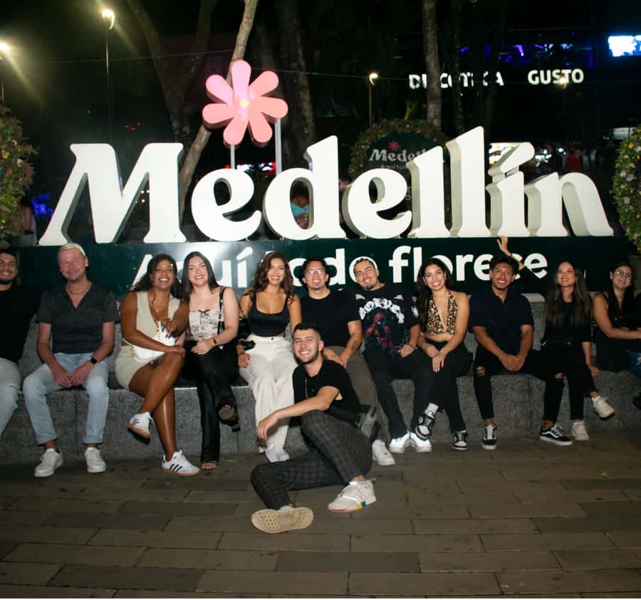Nightlife Medellin, Rooftops, bars and Clubs - Purple Reign to Party Mode: What Starts This Night Right