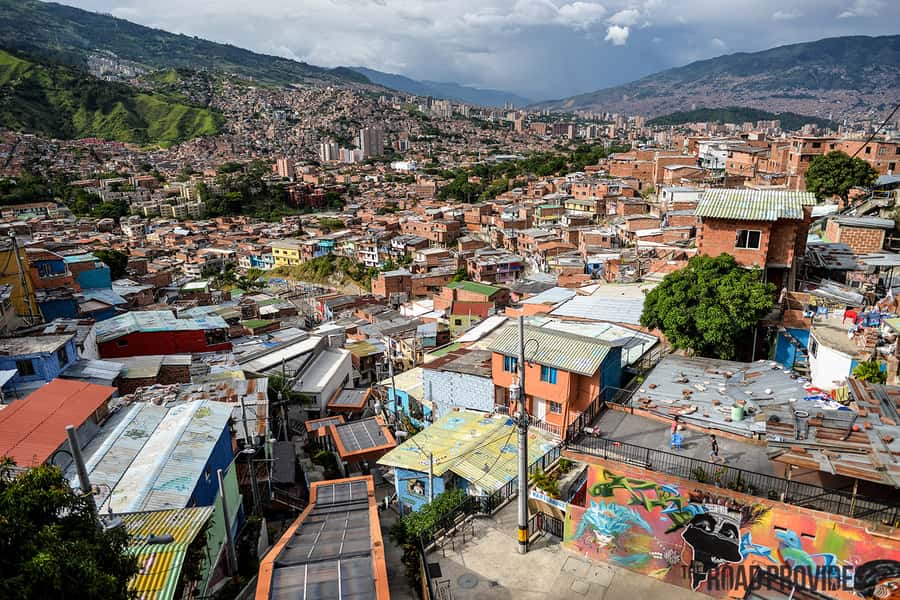 pablo, comuna 13 & cable car express tour - Why this tour works: hard history with a clear route