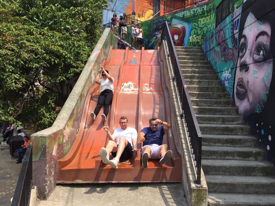 pablo, comuna 13 & cable car express tour - Guides and the difference between facts and meaning