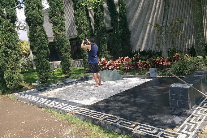 Pablo Escobar Private Group Tour Including La Catedral Jail in Medellin - Cemetery stop: Jardines Montesacro and the cartel-linked names