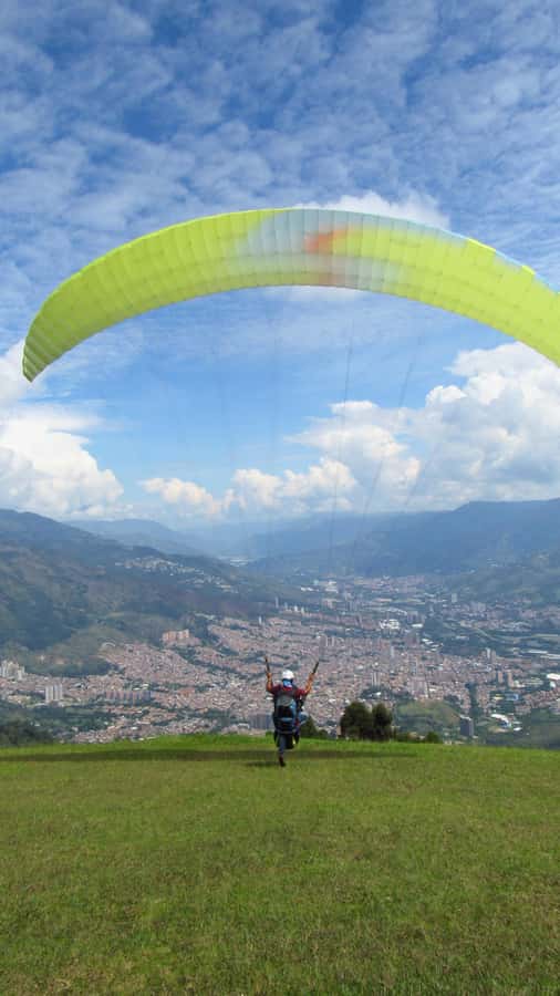 Paraglide over beautiful Medellin - 15–20 Minutes in the Sky: Tandem Flight Over the Aburrá Valley