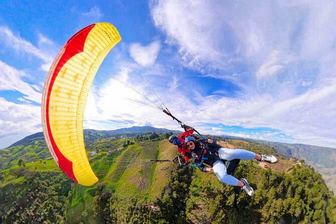 Paragliding flight in Medellin with expert pilots - What you’ll see over Medellín (and what adrenaline fans can add)