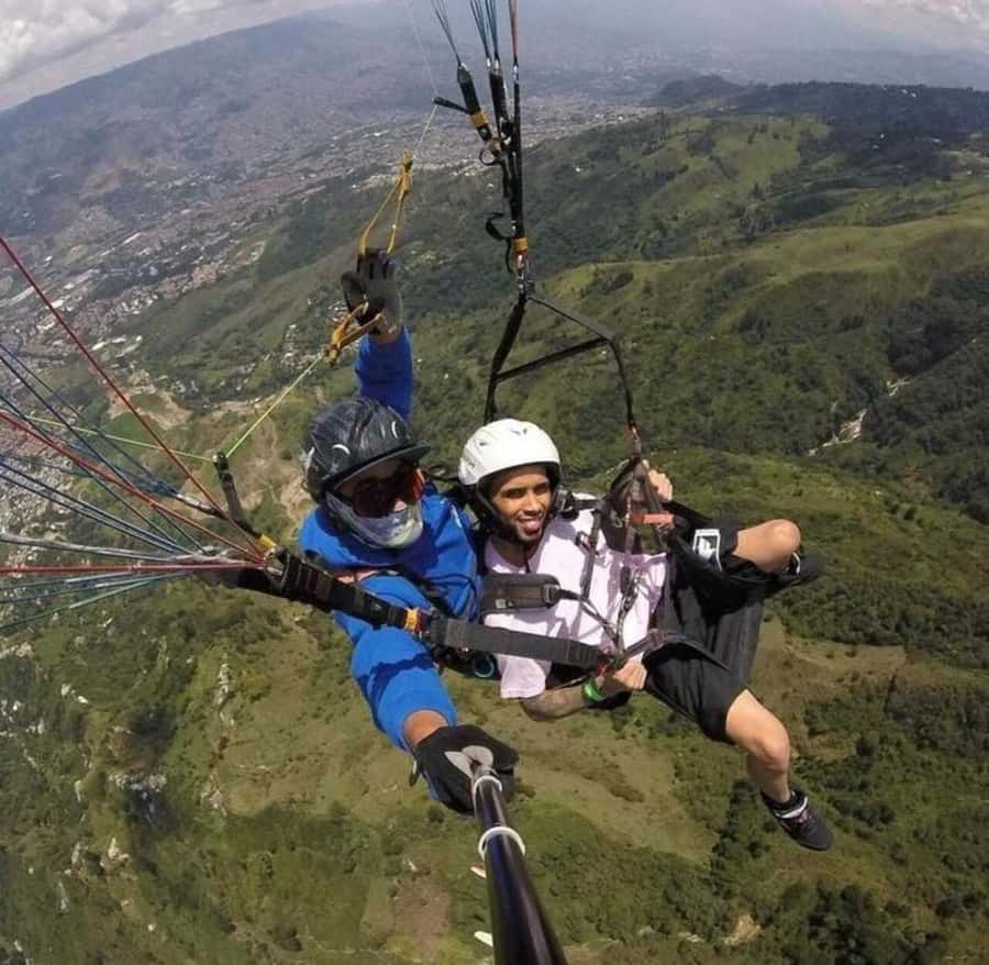 Paragliding Medellin with Transportation and free Videos - Who This Paragliding Experience Fits Best