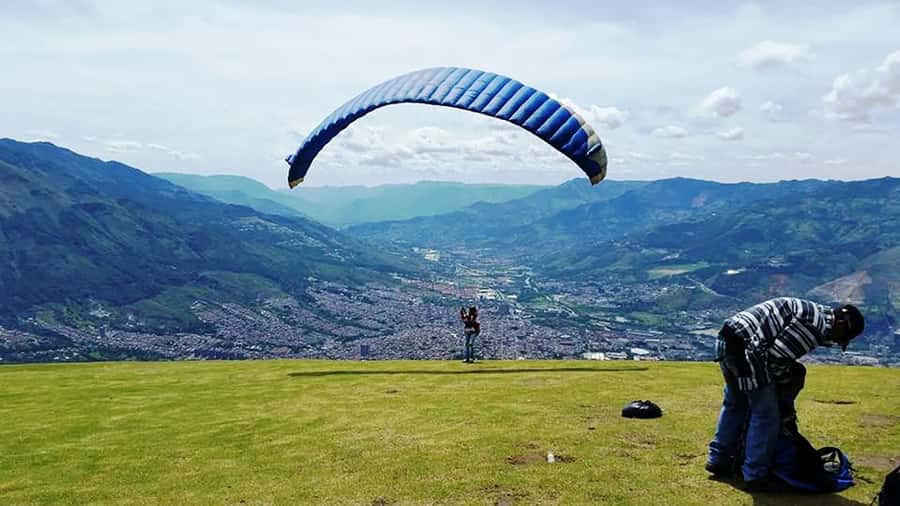 Paragliding the Andes from Medellín - The 4-Hour Schedule: Briefing, Gear, and About 20 Minutes Aloft
