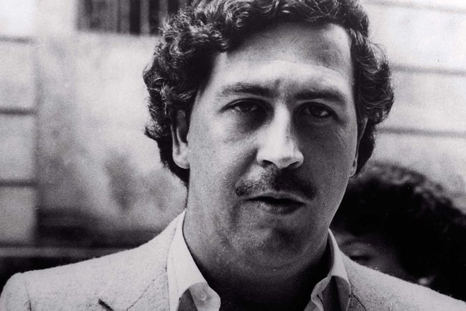 Private City Tour Combined with Pablo Escobar Tour - Getting There Comfortably: Pickup, Air-Conditioned Transport, and a 7-Hour Rhythm