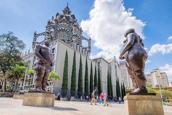 Private City Tour Medellin with Comuna 13 Tour - A 6-hour Medellín mix of icons and transformation