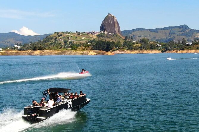 (Private Guatapé) Mansion Pablo Escobar+Paintball+Cuatrimoto+Boat - Malecón de Guatapé and lunch: use the hour well