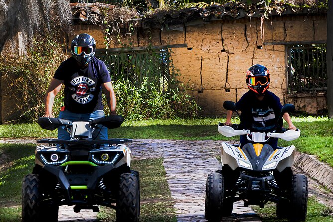 (Private Guatapé) Mansion Pablo Escobar+Paintball+Cuatrimoto+Boat - Guatapé town and zócalos: where the photos happen