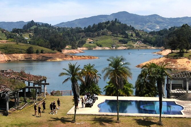 (Private Guatapé) Mansion Pablo Escobar+Paintball+Cuatrimoto+Boat - Marinilla animal farm stop: quick, close-up, and short on purpose