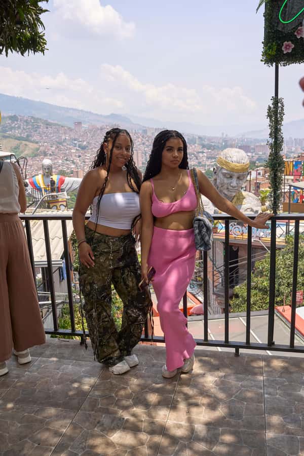 Private Tour Comuna 13 with Cable Car - Markets, Local Food, and Buying Without Getting Lost