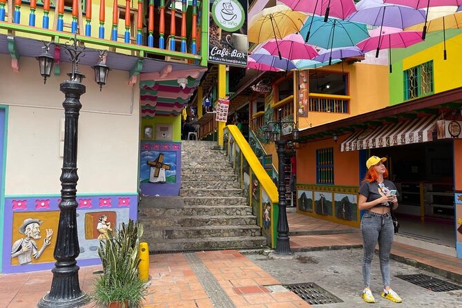 Private Tour to Guatapé and The Rock of El Peñol from Medellín! - Beating crowds on the way to El Peñol starts with leaving early