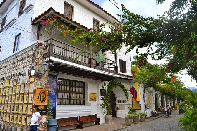 Santa Fe de Antioquia & Colonial Bridge Private Bilingual Guide - Walking Santa Fe like it’s still the 1700s