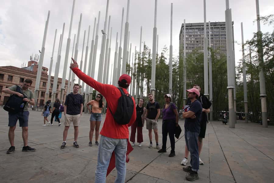 Shared Medellín Downtown Tour with Wireless Audio - Paisa industry and culture: the foundation beneath the headlines