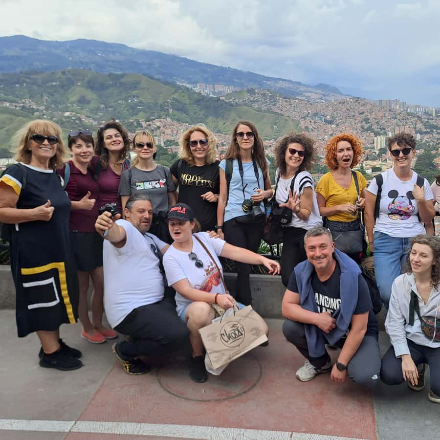 Shared Tour to Comuna 13 & Aurora Cable Car in Medellin - Music, Hip-Hop, Dance, Crafts, and Food in the Mix