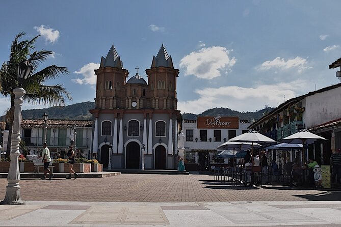 Tour Guatapé - Replica Old Town: handicrafts and a quick hit of local flavor