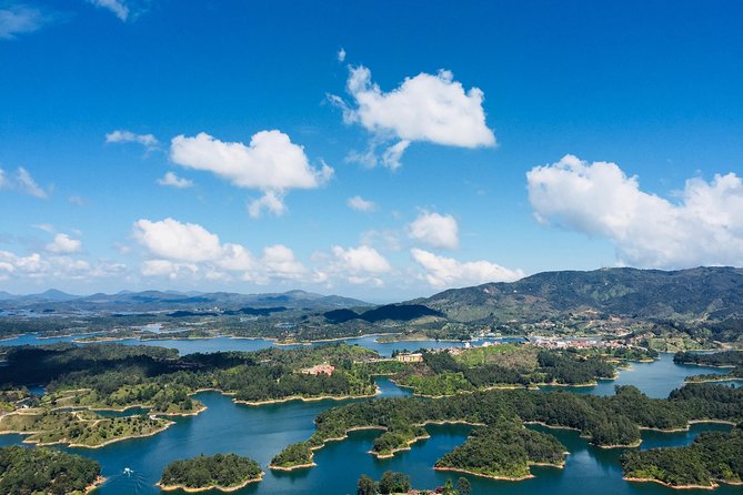 Tour Guatapé - Piedra del Peñol vs. “the town looks like Colombia”: don’t skip the contrasts