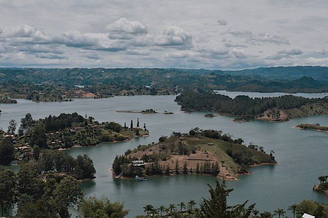 Tour Guatapé - The reservoir and boat ride note: what you should expect