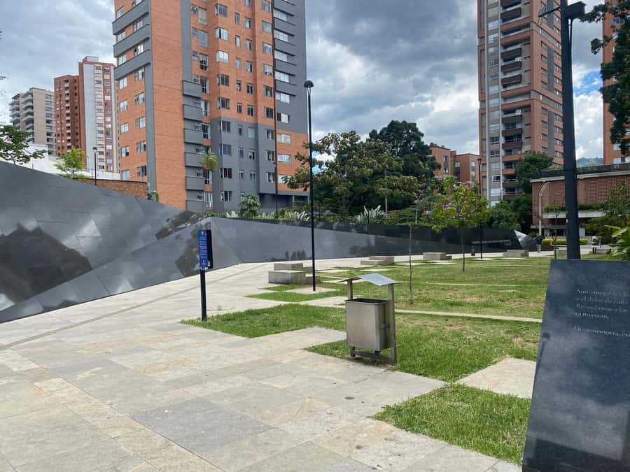 Tour Medellín: Pablo Escobar and Commune 13 - Escobar’s Cemetery Visit: How a Burial Site Shapes Public Memory