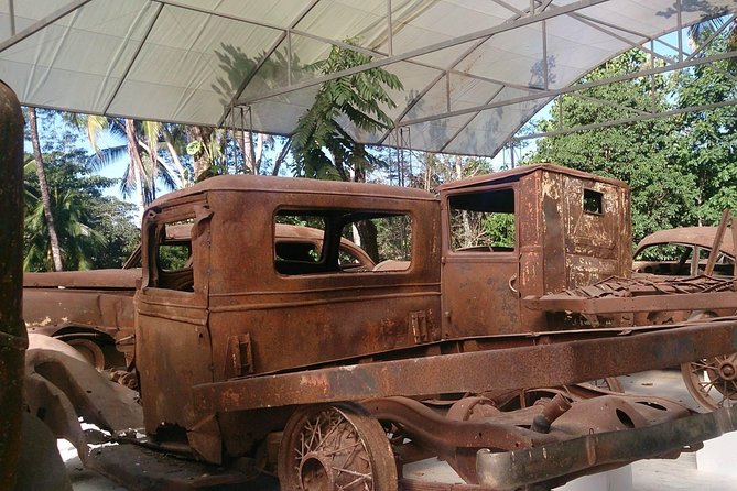 Tour to the Hacienda Nápoles Theme Park - Biolandia, Jurassic Park, and the African Museum Stops